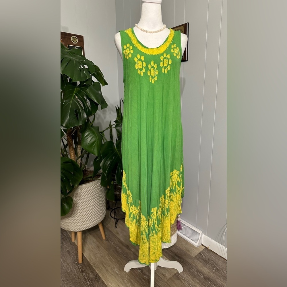 🛍️Sakkas one size sleeveless dress green and yellow embroidered.